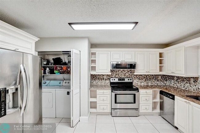 Building Photo - 12215 Royal Palm Blvd