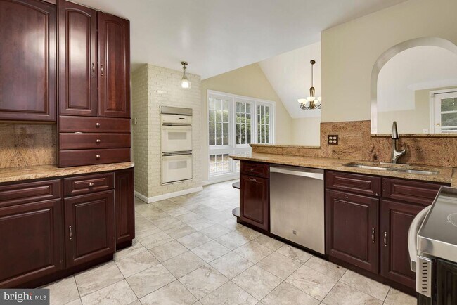 Building Photo - 7320 Bradley Blvd