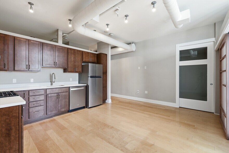 Building Photo - 811 4th St NW