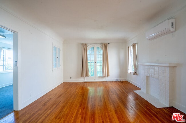 Building Photo - 162 S Berendo St