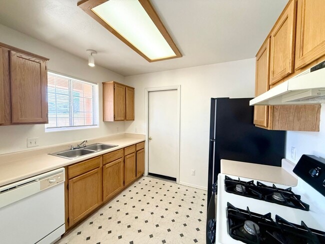 Building Photo - 4461 N Moccasin Cir