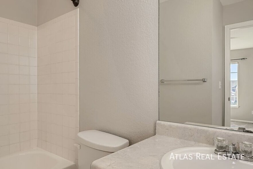 Building Photo - 4526 Crow Creek Dr