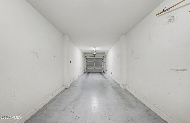 Building Photo - 2233 E Huntington Dr