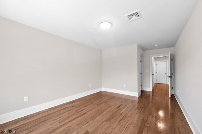Building Photo - 162 Closter Dock Rd