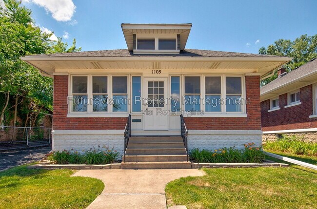 Building Photo - 1105 Summit St