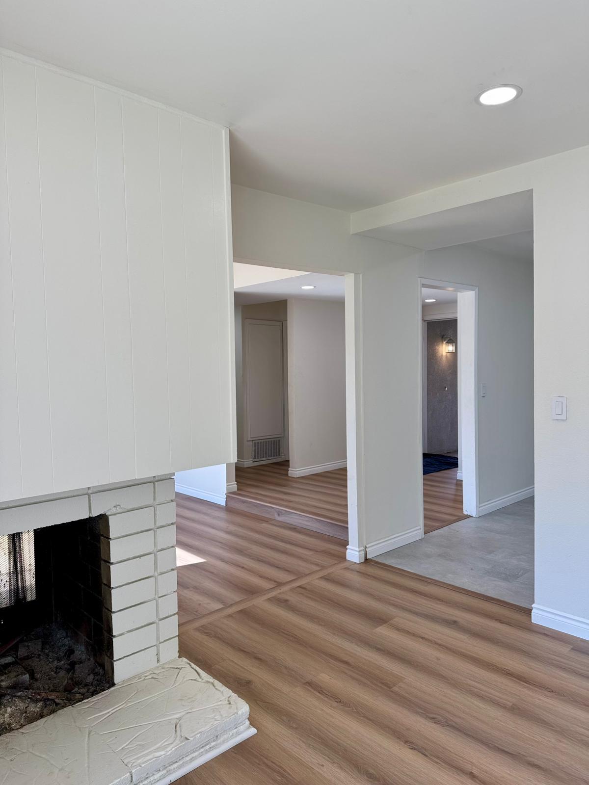 Building Photo - 251 E Heather St