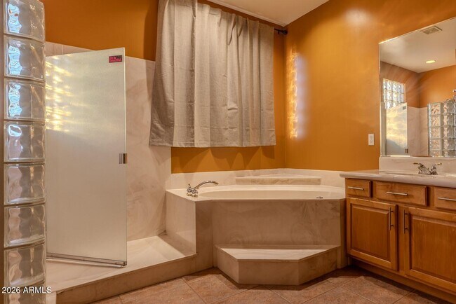 Building Photo - 18425 N 14th St