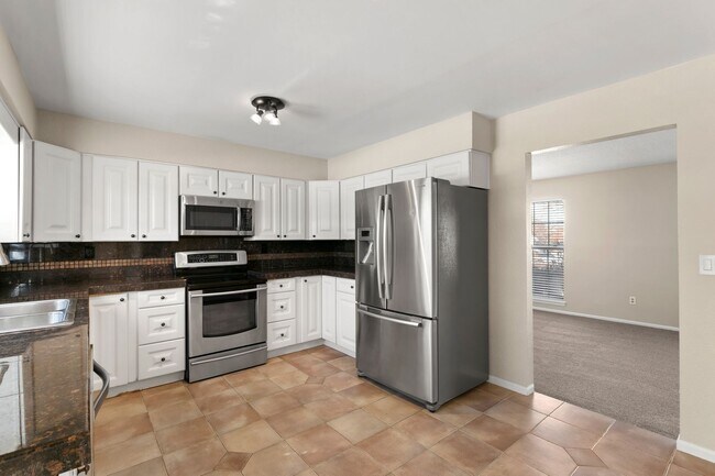Building Photo - House in Littleton with Great Outdoor Space