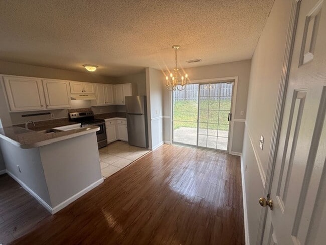 Building Photo - 148 Pinemast Court