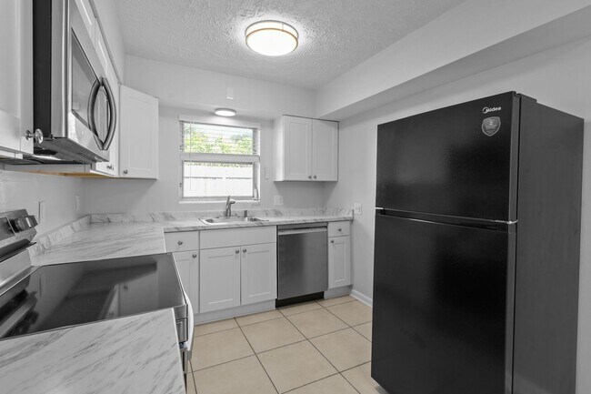 Building Photo - Beautifully maintained 2-bed/2-bath single-family residence is available for rent in one of West ...