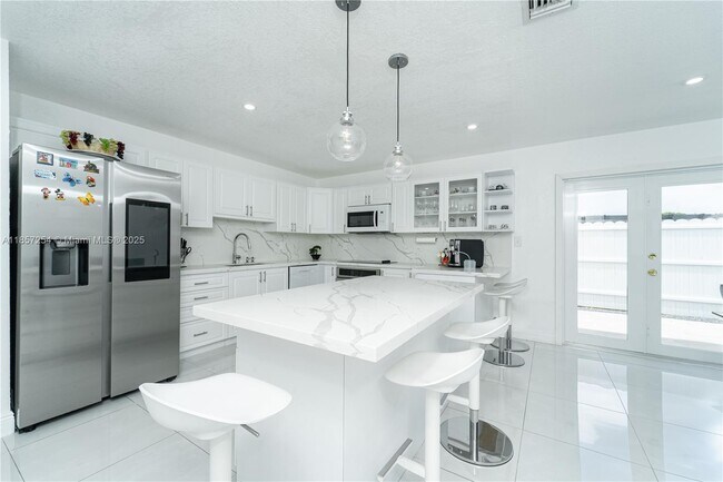 Building Photo - 1025 NW 128th Ct