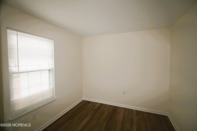 Building Photo - 200 Daffodil Dr