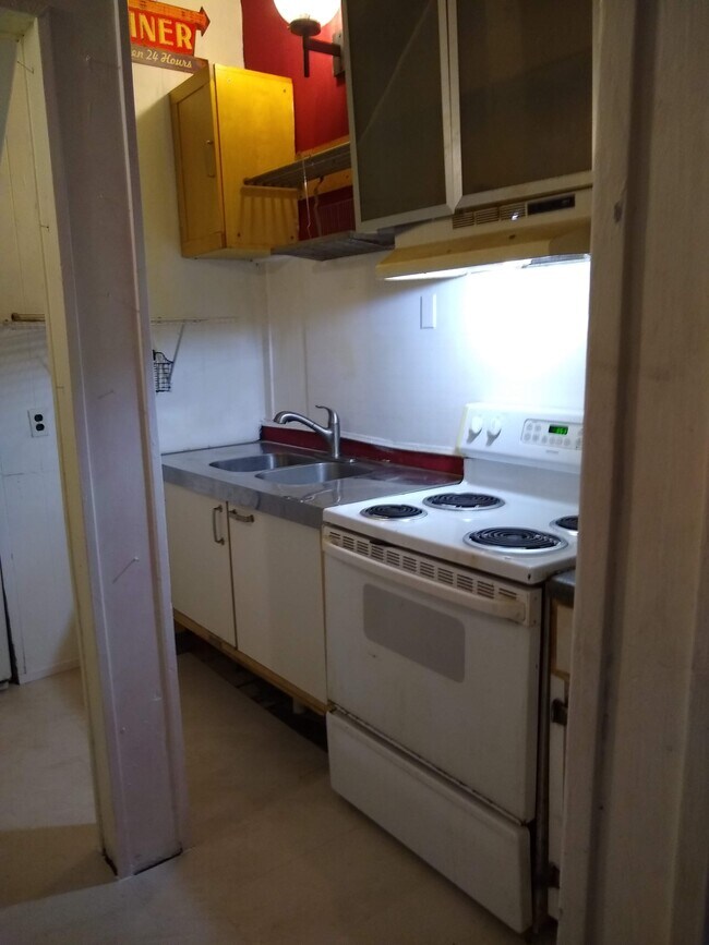 Kitchen - 1422 13th Pl S