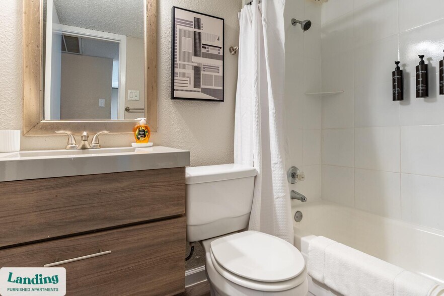 Building Photo - 711 Brentford Pl