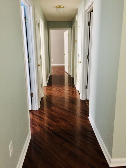 Hallway - 105 Pelham Square Way