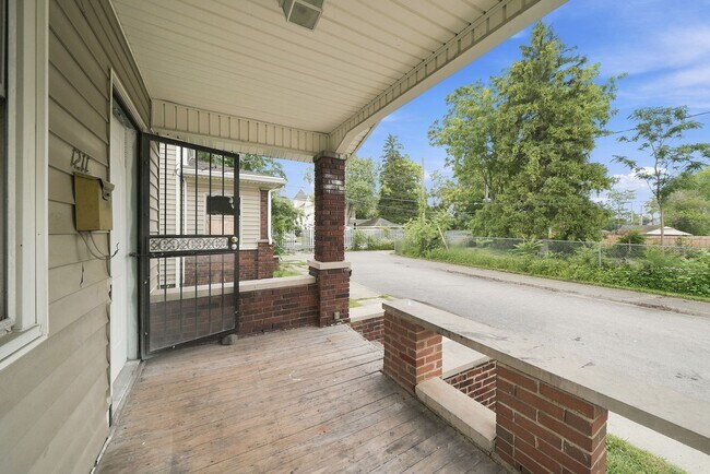 Building Photo - 1211 Emily St