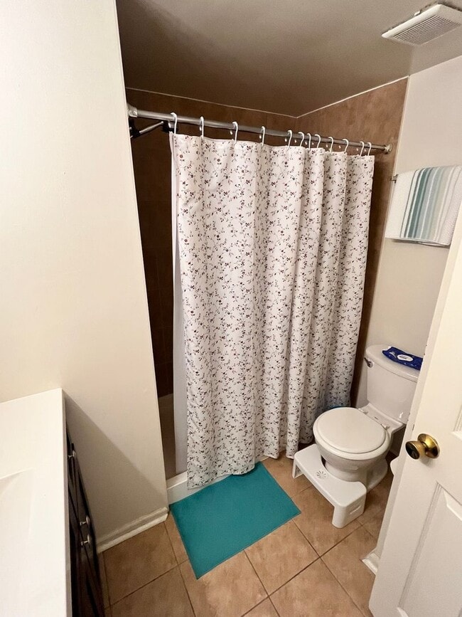 Building Photo - 2 Bed 2 Bath Condo in Council Rock School ...