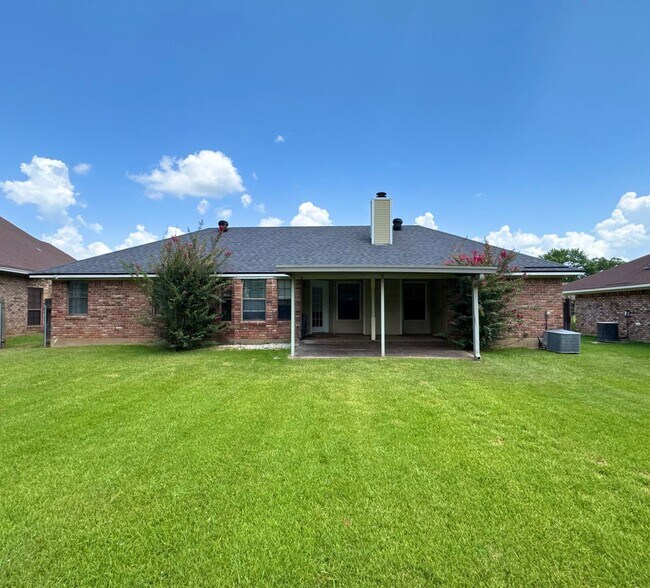 Building Photo - Greenacres Subdivision!
