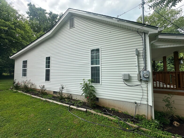 Building Photo - 1128 Commerce St