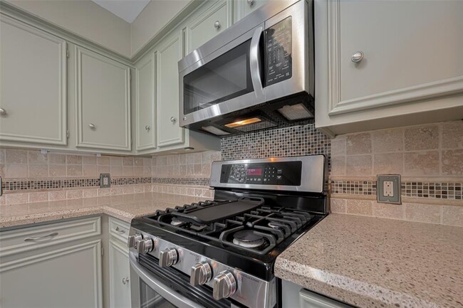 Building Photo - 2027 Briar Ridge Dr