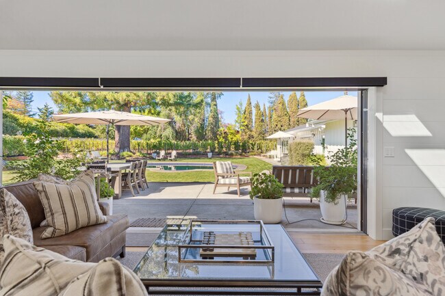 Building Photo - 760 Zinfandel Ln