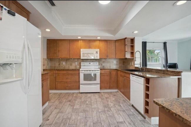 Building Photo - 603 SE 7th Ave