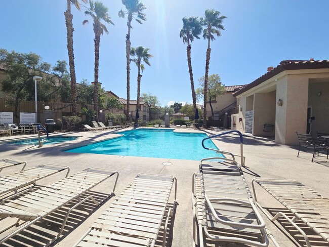 Building Photo - BEAUTIFUL GATED COMMUNITY WITH CLUBHOUSE, COMMUNITY POOL, COMMUNITY SPA, EXERCISE ROOM. FIRST FLO...