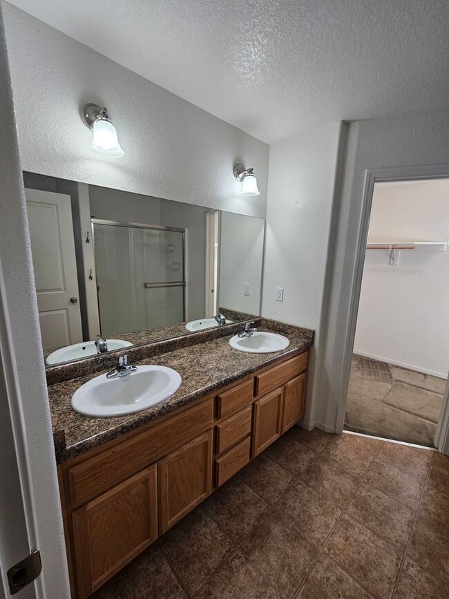 Building Photo - Wonderful 4-bedroom, 2-bathroom home in Fe...