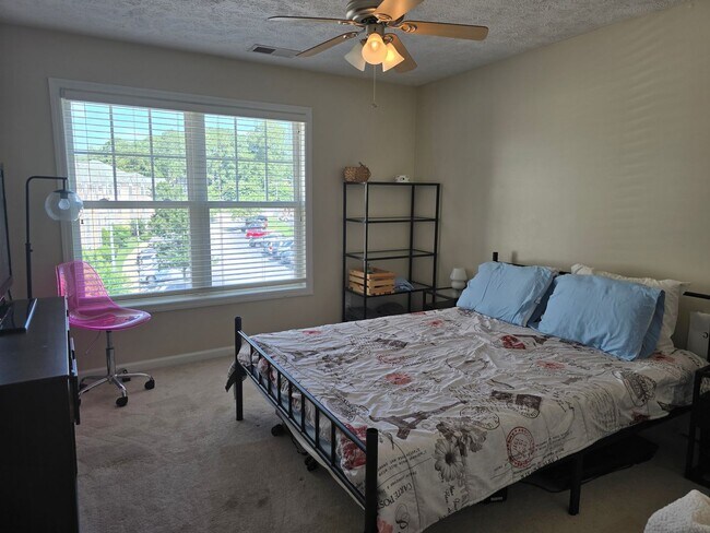 Building Photo - NEW LISTING!!!!!