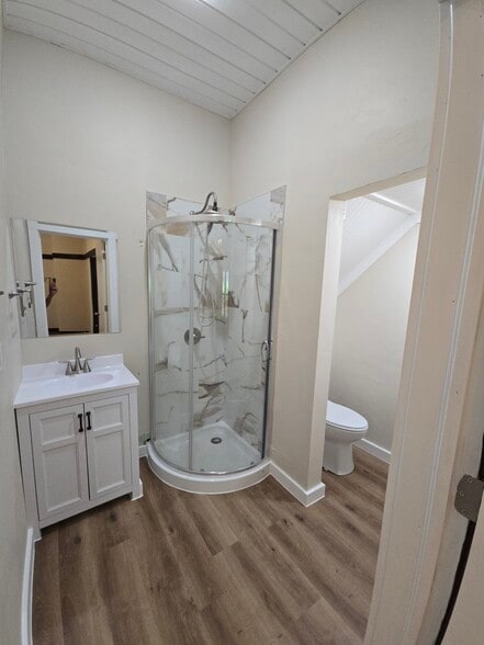 Main Bathroom - 320 Chautauqua Ave