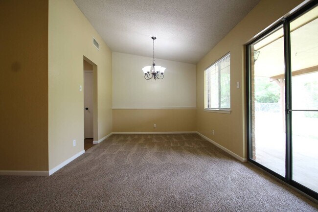 Building Photo - 3205 Tallwood Dr