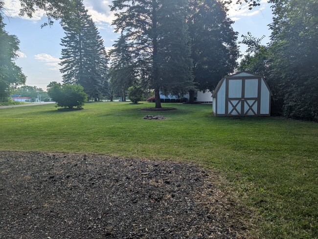 Building Photo - Well-maintained, Updated 2-bedroom home on...