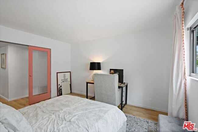 Building Photo - 6558 Lasaine Ave