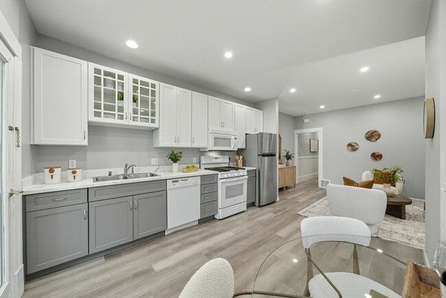 Building Photo - 438 30th St