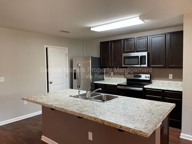 Building Photo - 3481 Quail Dr