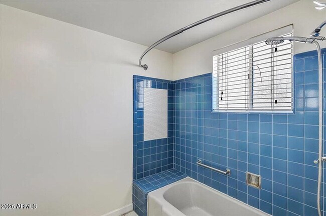 Building Photo - 6125 E Indian School Rd