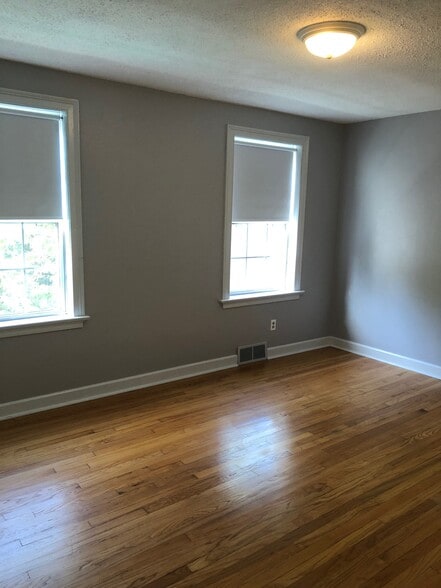 Primary bedroom - 6959 Pernod Ave