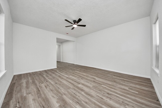 Building Photo - 7021 Canal St