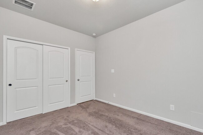 Building Photo - 4406 Low Meadow Ln