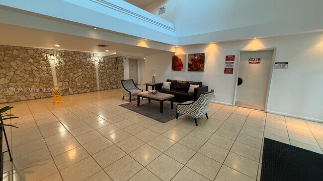 Primary Photo - 140 Lakeview Dr