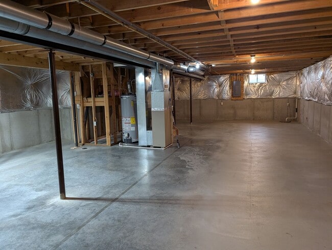 Building Photo - AVAILABLE NOW! 3 Bedroom Ranch with 2 Full...