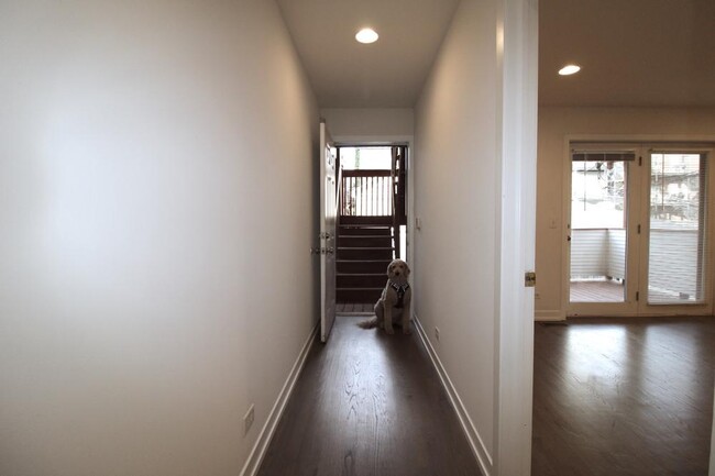 Building Photo - 3 bedroom in Chicago IL 60642