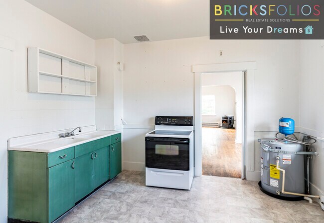 Building Photo - Nestled in the heart of a warm and welcomi...