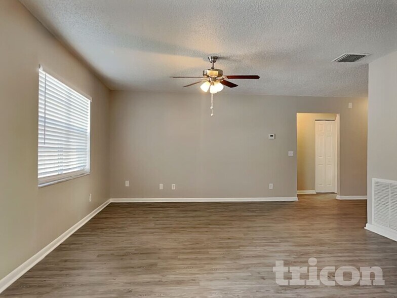 Building Photo - 309 Regal Park Dr