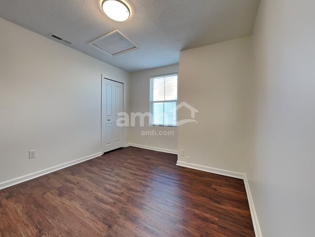 Building Photo - 5670 Julia Kate Dr