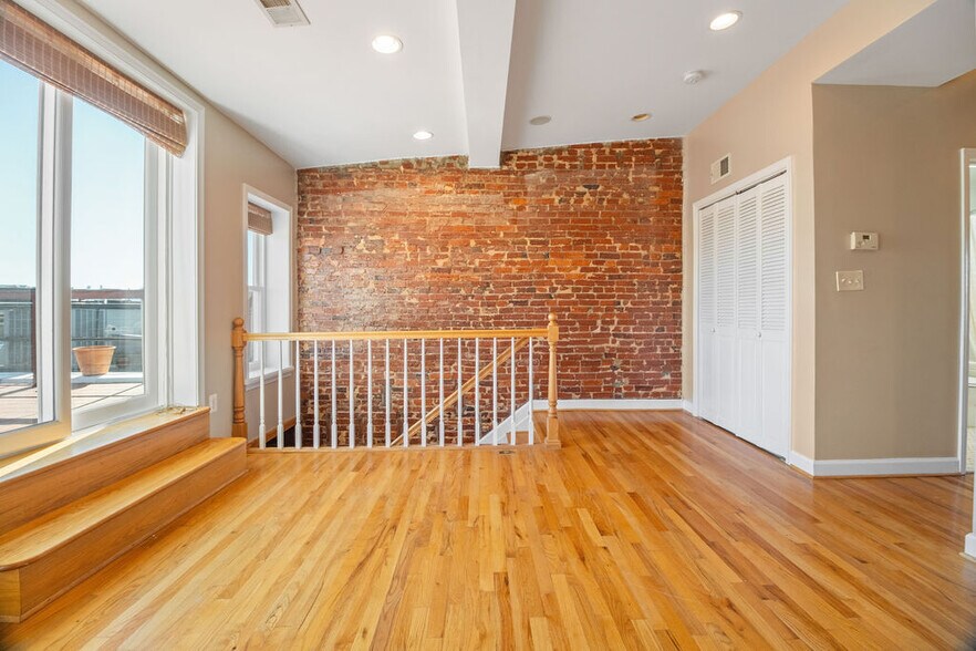 Building Photo - 223 Florida Ave NW