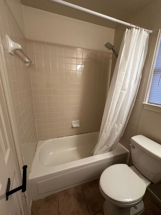 Building Photo - D.Schrager Properties3 (7213 Oak Meadow Dr)