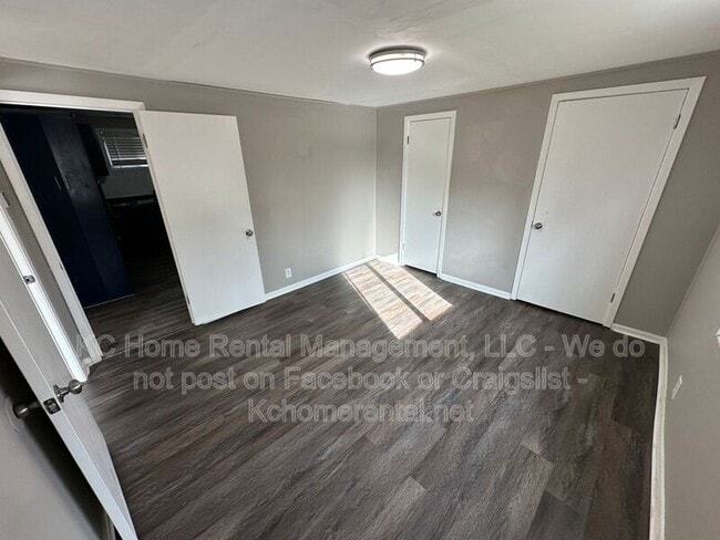 Building Photo - 4400 NE 46th Terrace