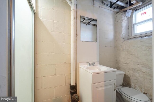 Building Photo - 809 Braeside Rd