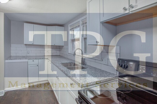 Building Photo - 8944 NE Sammy Ln